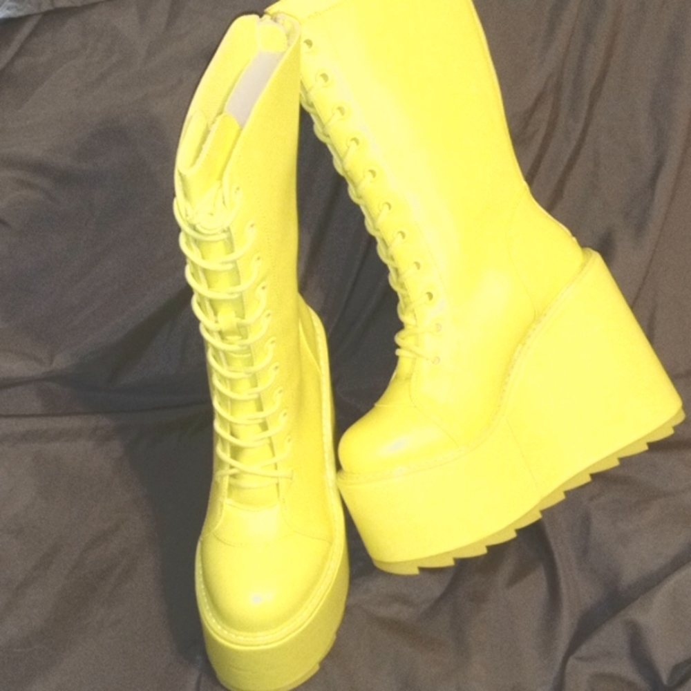 FAF yellow lace up dune boots